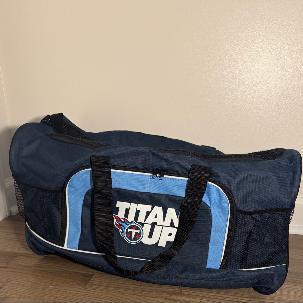 Tennessee Titans Duffle Carry On Overnight Bag NWOT